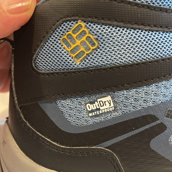 COLUMBIA Techlite Out dry Water Proof hiking shoes. SZ 8 - Picture 8 of 9